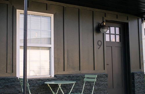 Chambersburg Cottage | Lily Pad - Tiny Home at Mane & Co./Free Parking
