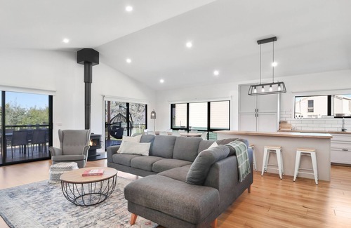 Goughs Bay House | Lilylee Ranch - Lake Views in Goughs Bay