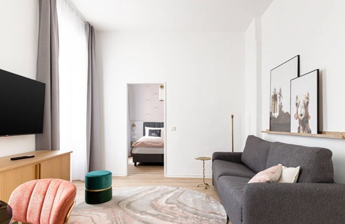 Klagenfurt am Woerthersee Apartment | limehome KLA Goessgasse |Autograph 1-Bedroom Suite