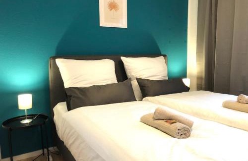 Hildesheim District Apartment | LIME HOMES: Küche, Balkon, Netflix