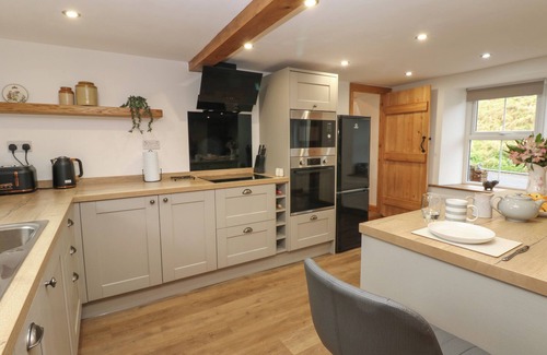 Winton House | LIME TREE COTTAGE, pet friendly, with open fire in Kirkby Stephen