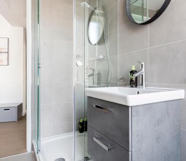 Tempelhof Apartment | Limehome Berlin Luise Henriette Str - Digital Access