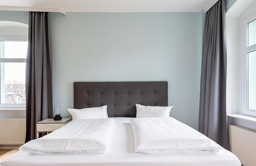 Outer Neustadt Apartment | limehome Dresden Tannenstraße | 3-BR Duplex Suite