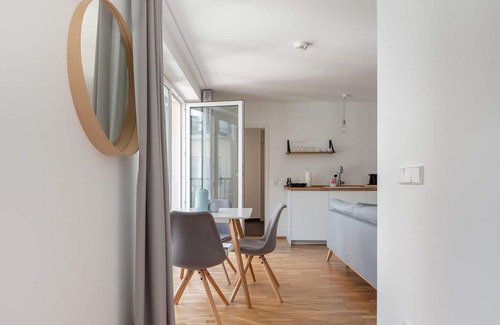 Zentrum-West Apartment | limehome Leipzig Jahnallee | 1-BR Suite+balcony LT