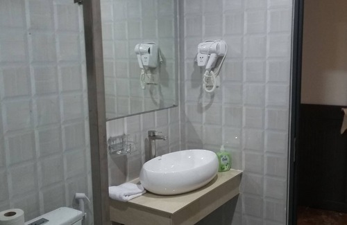 Hoa Lu Hotel | Limestone View Homestay