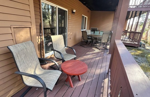 Lincoln Condo | Lincoln Condo: Minutes to Skiing & Hiking with Pool