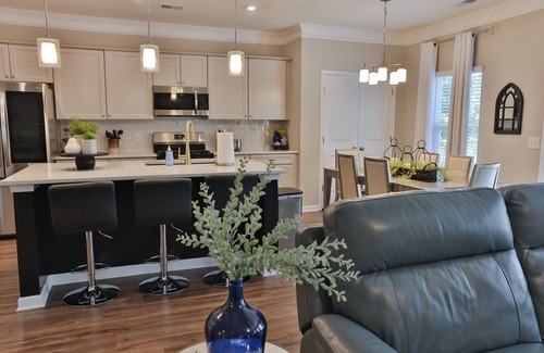 Lincoln House | Lincoln Luxury~ Spacious 5BR w/2 Kings & Boat Parking!