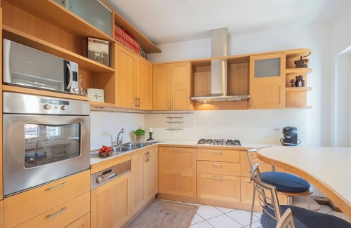 Como City Centre Apartment | Linda Apartment 3 - Two Bedroom Apartment, Sleeps 4