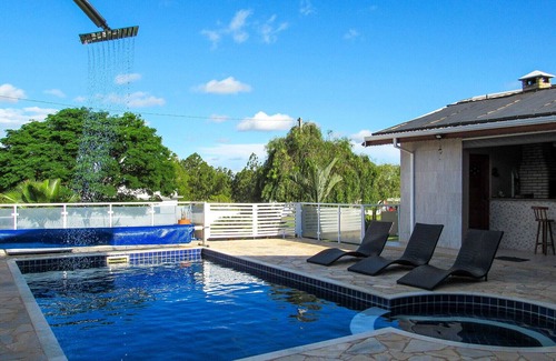 Quadra House | Linda Casa com Piscina e muito lazer em Quadra/SP