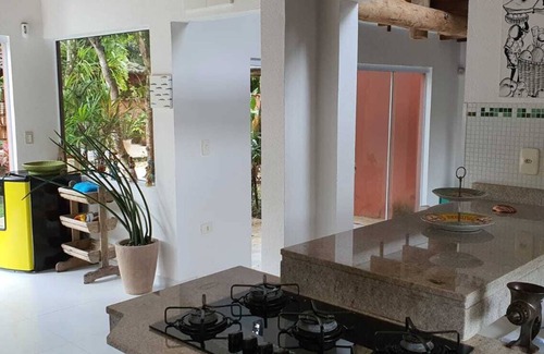 Guarutuba House | Linda Casa PÉ NA Areia, Três Suítes, Churrasqueira, Hidromassagem