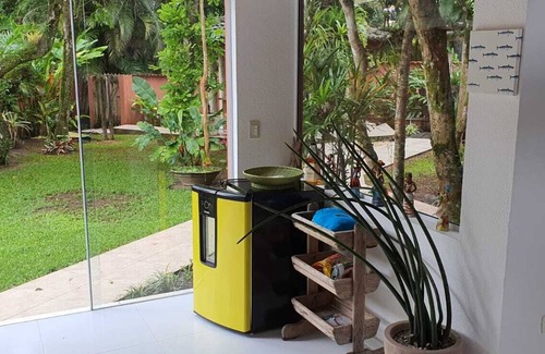 Guarutuba House | Linda Casa PÉ NA Areia, Três Suítes, Churrasqueira, Hidromassagem