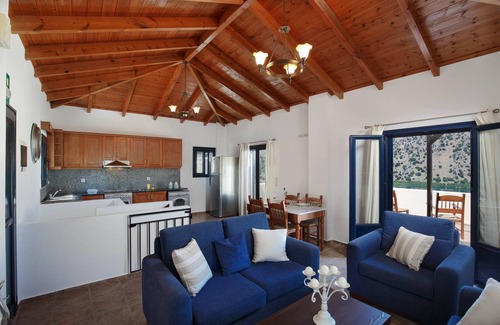 Kavallos Villa | Linda's Villa In Unrivalled position in Kournas - Amazing View!