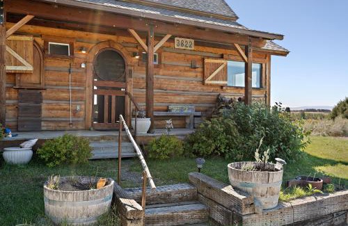 Ashton House | Lindas Perch by KABINO On Bank of Henrys Fork Mtn Views Fishing 6 acres Snake River WIFI