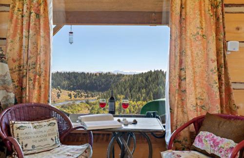 Ashton House | Lindas Perch by KABINO On Bank of Henrys Fork Mtn Views Fishing 6 acres Snake River WIFI
