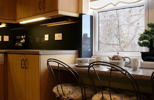 Stirling Apartment | Linden Apartment - an apartment that sleeps 4 guests in 2 bedrooms