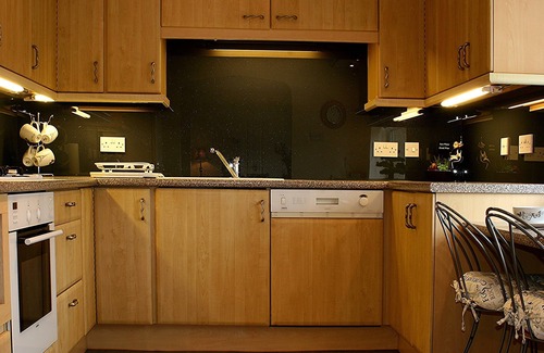 Stirling Apartment | Linden Apartment - an apartment that sleeps 4 guests in 2 bedrooms
