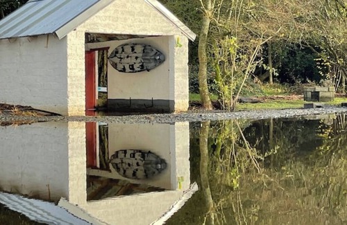County Cavan Cottage | Linden Lodge, Dog-friendly, Adults only.Great getaway Hot Tub, Sauna & Kayaks.nn