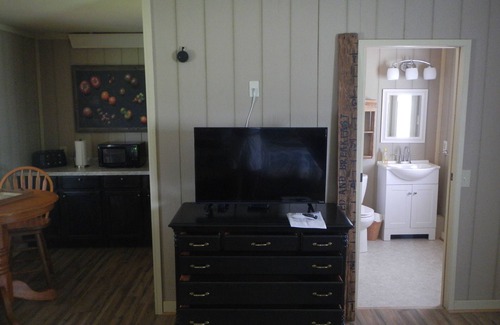 Georgetown Cottage | Linden Place is a new gated Cabin located in the middle of Bluegrass Horse Farms