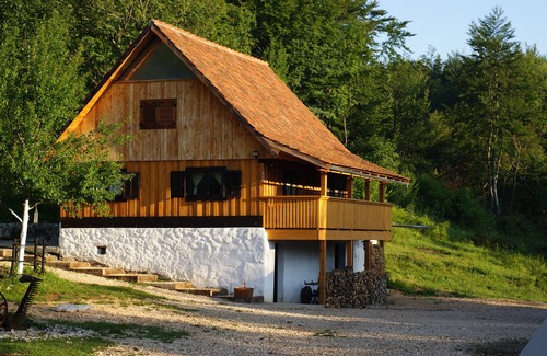 Velika Plana Cabin | Linden Tree Retreat & Ranch