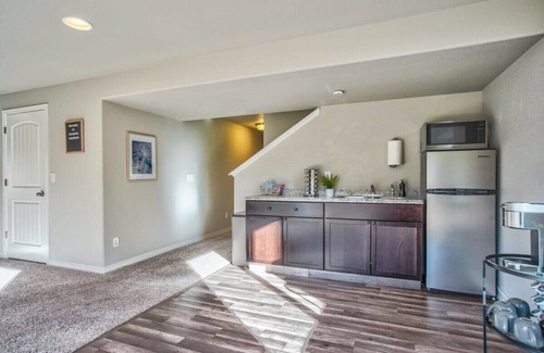 Woodmoor House | Lindenmere Retreat! Private Suite w Fire Pit