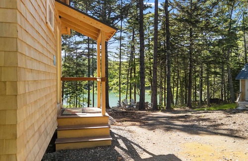 Saint George Cabin | Lindquist Cottage | Waterfront Studio with King Bed, Deck & Shoreline Access