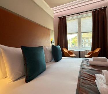 Linlithgow Hotel | Linen Bank