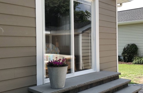 Country Club Estates Cottage | LINENS INCLUDED!*. REHOBOTH BEACH SOUTH Country Club Estates. Enjoy your vacation in this sunny and bright 3 BR 2 BA beach cottage. PET FRIENDLY