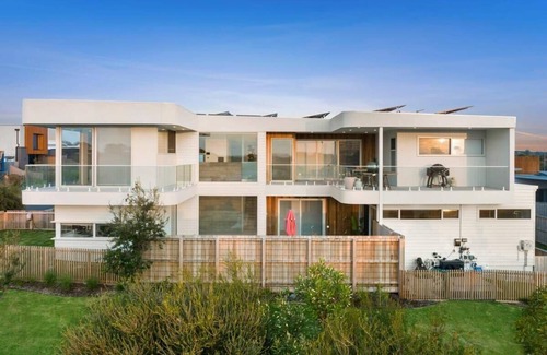 Point Lonsdale House | Links view coastal sanctuary with heated pool