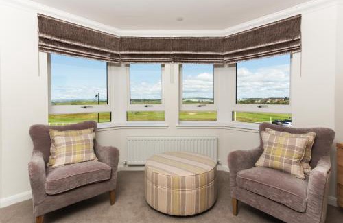 Prestwick Apartment | Links View - Donnini Deluxe