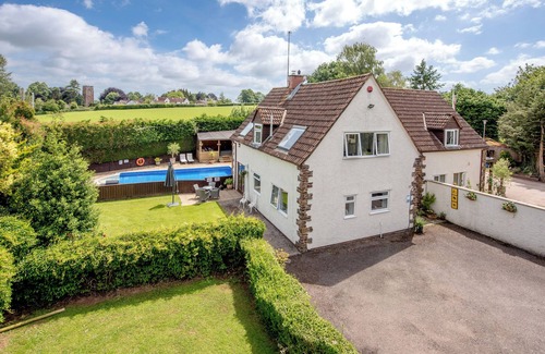 Fitzhead House | Linnets Somerset holiday home with heated swimming pool & Swedish hot tub
