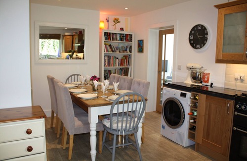 Mevagissey House | LINTON - 3 bed, 3 ensuite. Sleeps 6. Short walk to harbour, beach and coast path