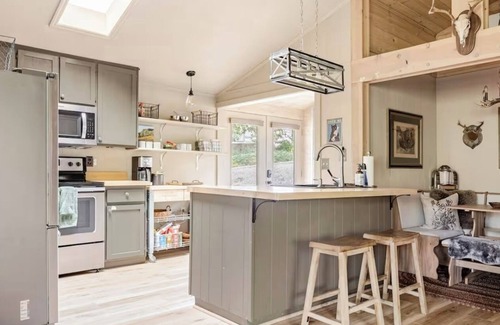 Newland House | Linville Tree Haus w/golf, community pool & fish'n