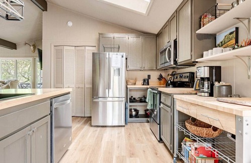 Newland House | Linville Tree Haus w/golf, community pool & fish'n