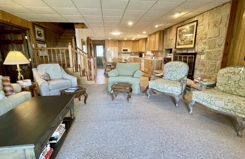 Drummond House | Lion's Den on Drummond Island