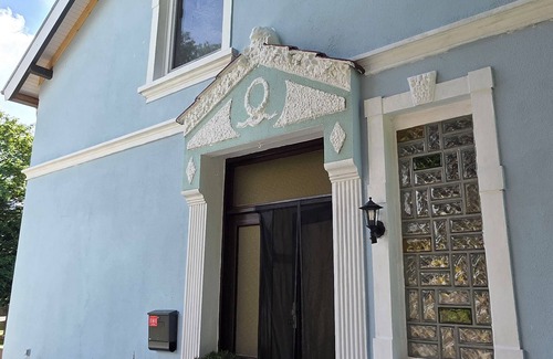 Strenglin Villa | Lion villa