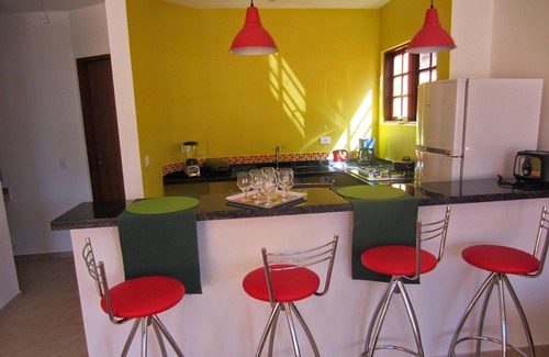 Mambucaba House | Lirio House. front beach. 3 ensuites, 1km from old center, with pool, wifi and BBQ