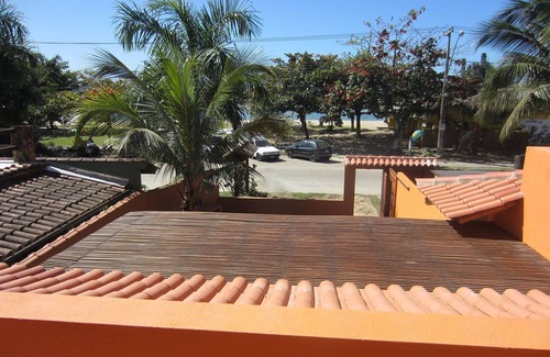 Mambucaba House | Lirio House. front beach. 3 ensuites, 1km from old center, with pool, wifi and BBQ