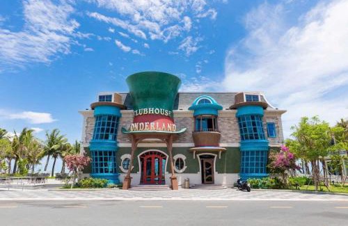 Phuoc Thuan Hotel | Liséa Wonderland Resort Deluxe Bedrooms by Private Beach