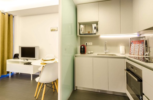 Sao Jorge de Arroios Apartment | Lisbon Avenue Apartments- Free ParkinG & Private Terrace