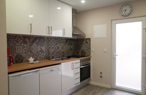 Costa de Caparica Apartment | Lisbon Beach Apartments 7. Beach 5 minutes -terrace-barbecue-pets allowed-wifi