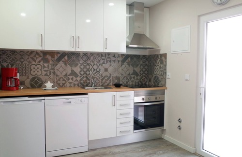 Costa de Caparica Apartment | Lisbon Beach Apartments 7. Beach 5 minutes -terrace-barbecue-pets allowed-wifi