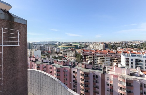 Lumiar Condo | Lisbon Flower 360º - Your Lovely Flat with Pool and Parking
