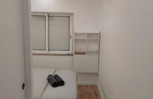 Cacilhas Apartment | Lisbon South Bay Rooms Deluxe - Double Room with Private Bathroomn