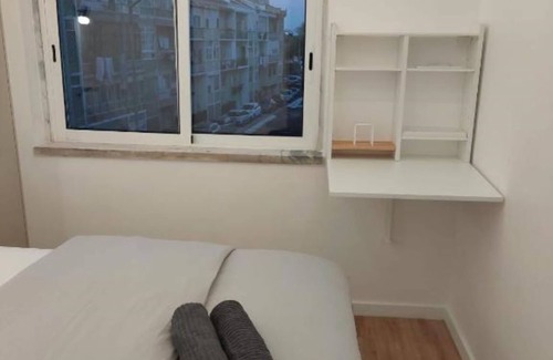 Cacilhas Apartment | Lisbon South Bay Rooms Deluxe - Double Room with Private Bathroomn