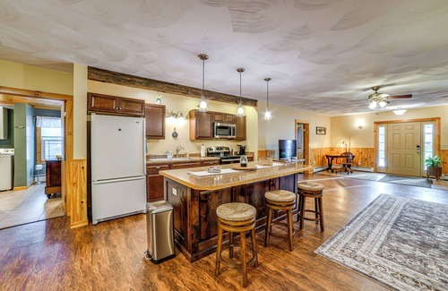 Lisle Apartment | Lisle Apt: 4 Mi to Dorchester Lake!