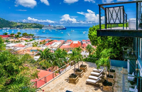 Estate Queens Quarter Villa | Lissette Manor - 5BR historical estate next to The Pink Palm Hotel downtown!