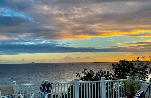 Hart Bay Villa | Listen to surf below! 2 bdrm private Villa with pool and spa.