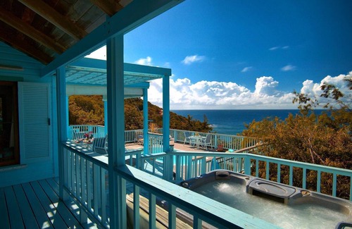 Hart Bay Villa | Listen to surf below! 2 bdrm private Villa with pool and spa.