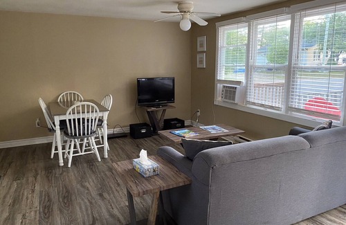 Wasaga Beach Cottage | Listen to the waves from your front deck