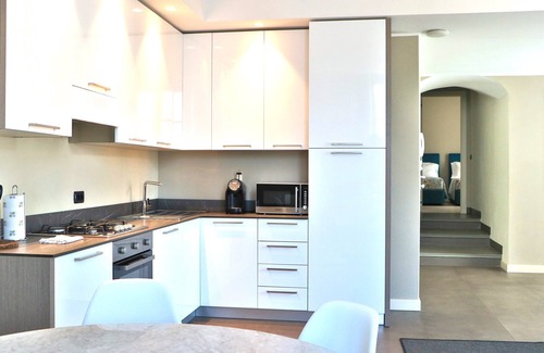 Bellagio Apartment | LISZT TOWER by KlabHouse-3BR Lakefront w/Terrace & AC
